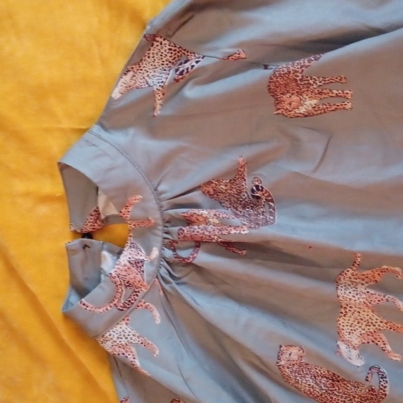 Blouse with leopards - Picture 4 of 6